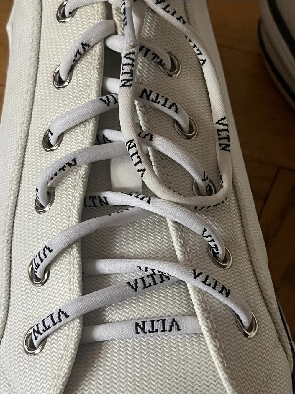 Valentino classic low